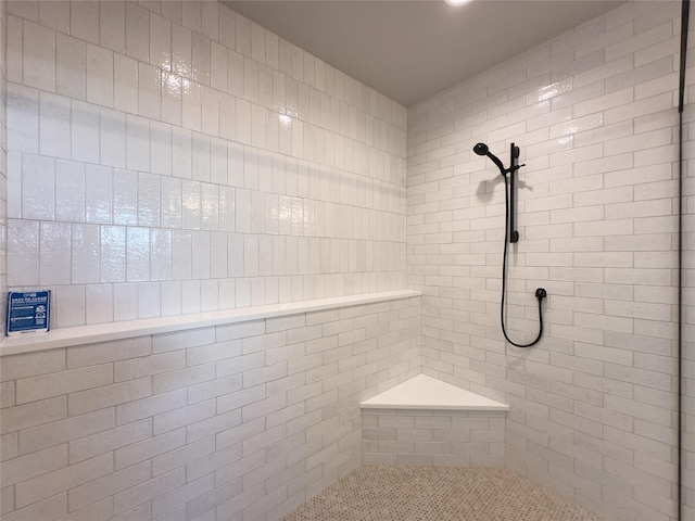 bathroom featuring a tile shower