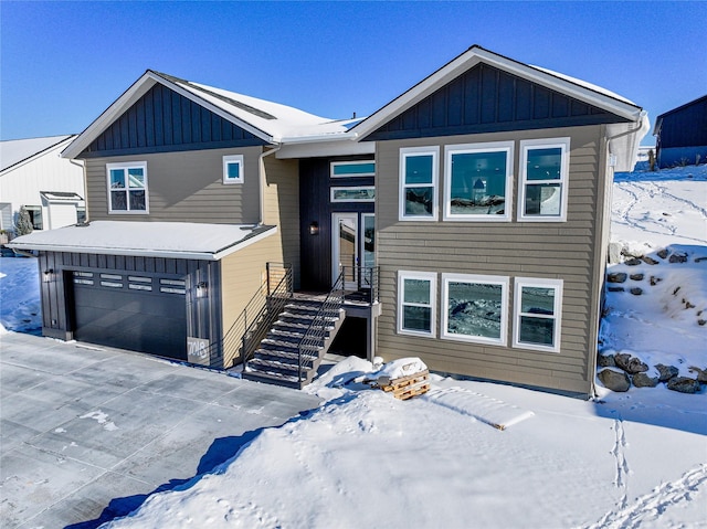 view of front of property featuring a garage