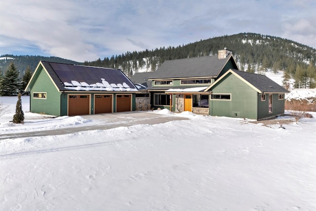 view of front of house featuring a mountain view