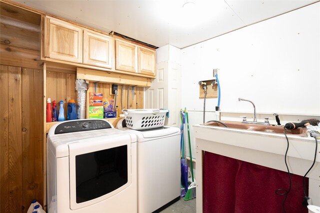 laundry area featuring cabinet space and washer and clothes dryer