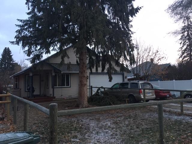 view of front facade featuring a garage