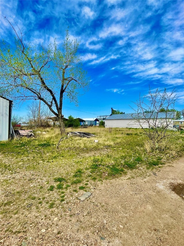 200 Cleveland Rd, Chinook, MT 59523 - view of yard