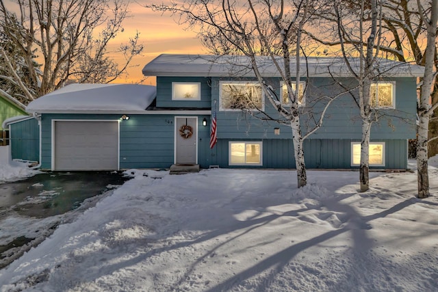 view of front facade with a garage