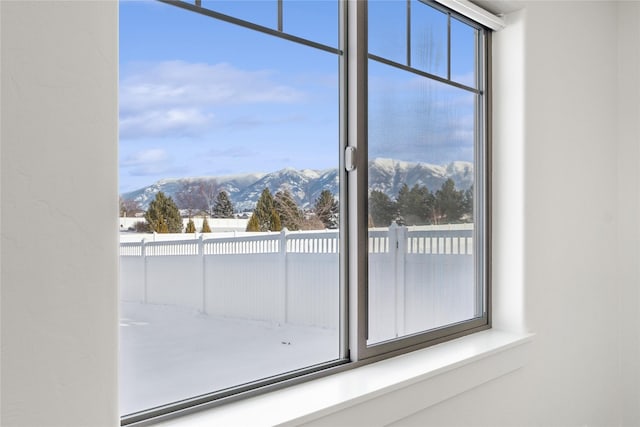 room details featuring a mountain view