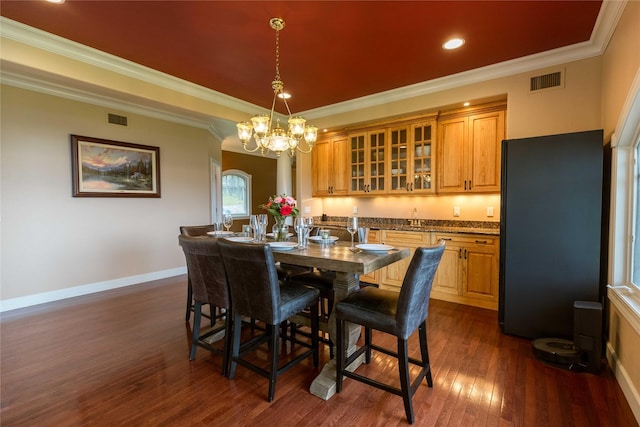 dining space featuring baseboards, crown molding, visible vents, and dark wood-style flooring