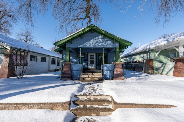 view of front of house with covered porch and fence