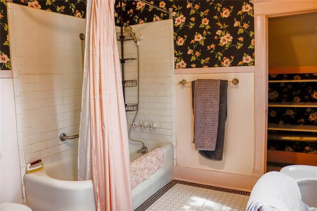 202 3rd St, Havre, MT 59501 - bathroom featuring wallpapered walls, a wainscoted wall, and shower / bath combo