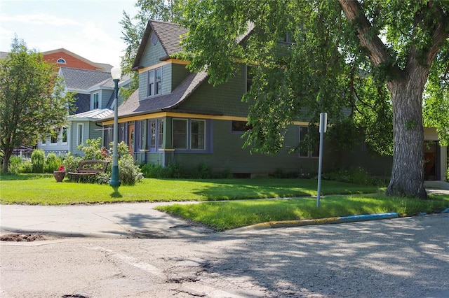 202 3rd St, Havre, MT 59501 - view of front facade featuring a front lawn