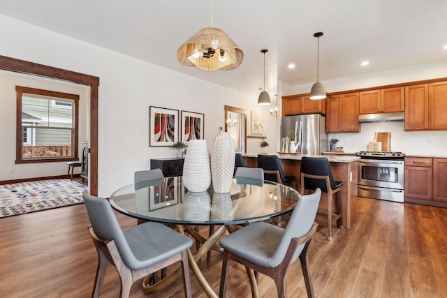 dining room featuring dark wood-style floors, baseboards, and recessed lighting