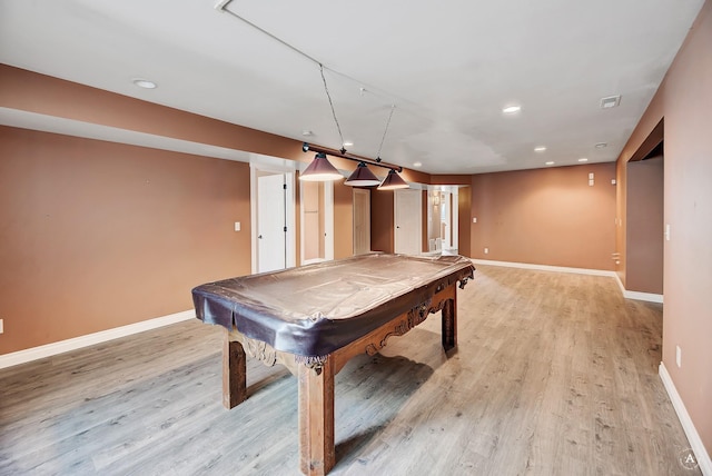 rec room featuring light wood-style floors, recessed lighting, pool table, and baseboards