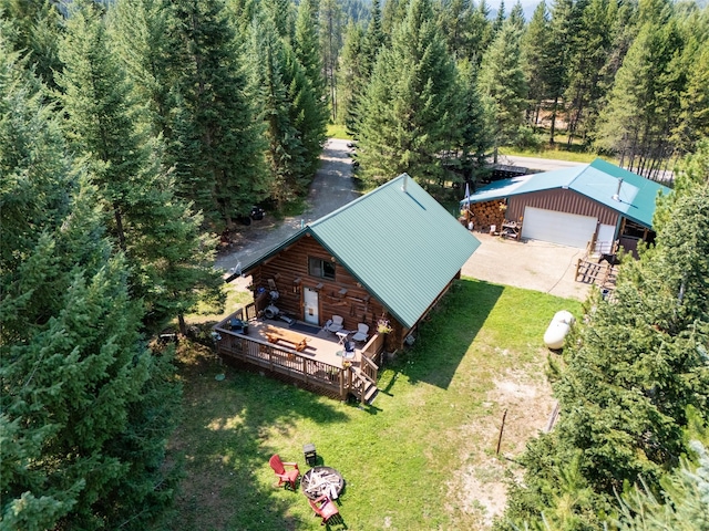 birds eye view of property featuring a wooded view