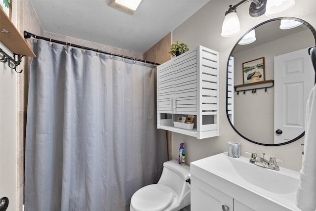 bathroom featuring a shower with shower curtain, vanity, and toilet