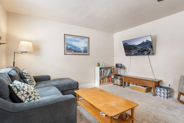 living area with carpet flooring and baseboards