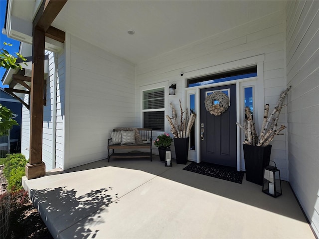 property entrance featuring a porch