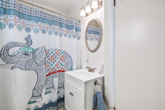 bathroom featuring a shower with curtain and vanity