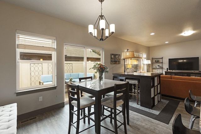 dining space featuring recessed lighting, visible vents, dark wood-type flooring, a chandelier, and baseboards