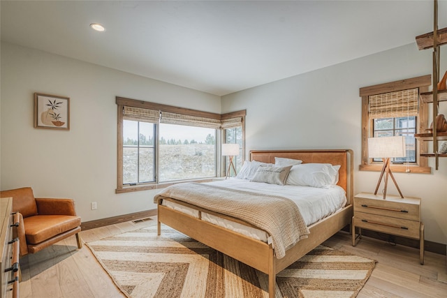 bedroom featuring visible vents, recessed lighting, light wood-style flooring, and baseboards