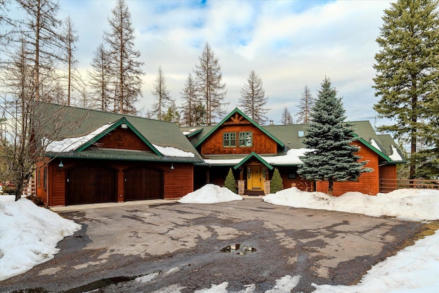 view of front of property featuring driveway and a garage