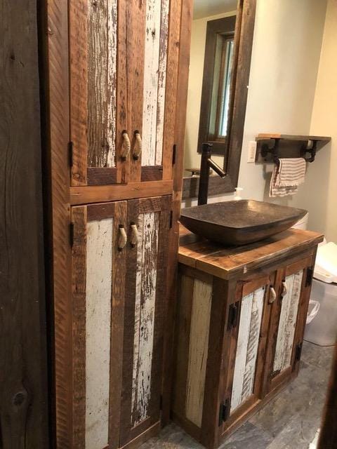 161 Tanglewood Ln, Whitefish, MT 59937 - bar with a sink