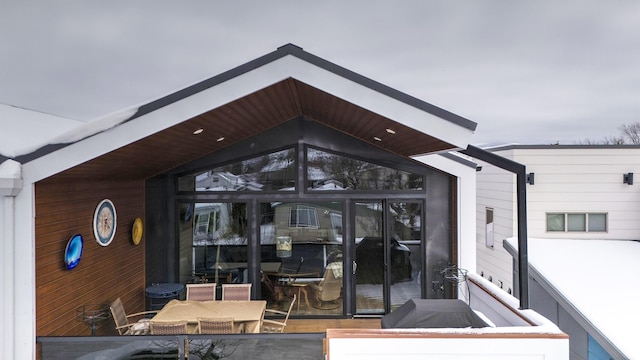 entrance to property with outdoor dining space