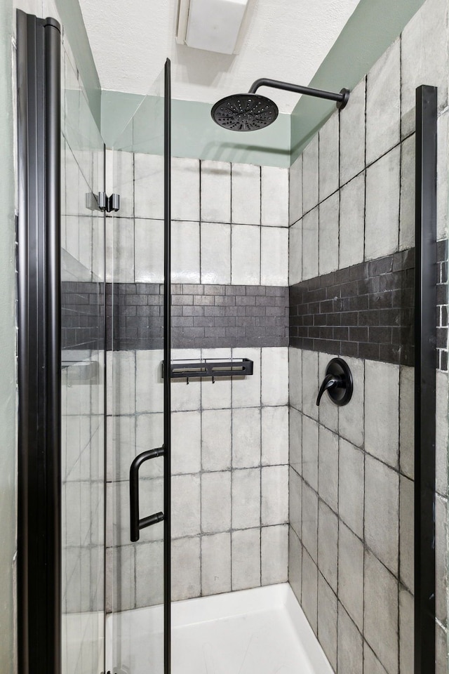 full bath featuring tiled shower