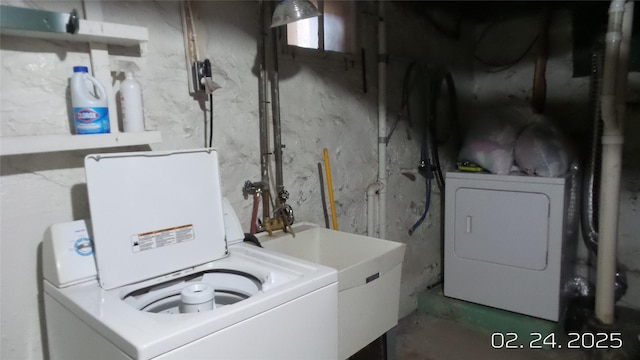 laundry area with laundry area and washer and clothes dryer