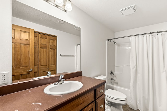 full bathroom with shower / tub combo with curtain, visible vents, toilet, vanity, and a textured ceiling