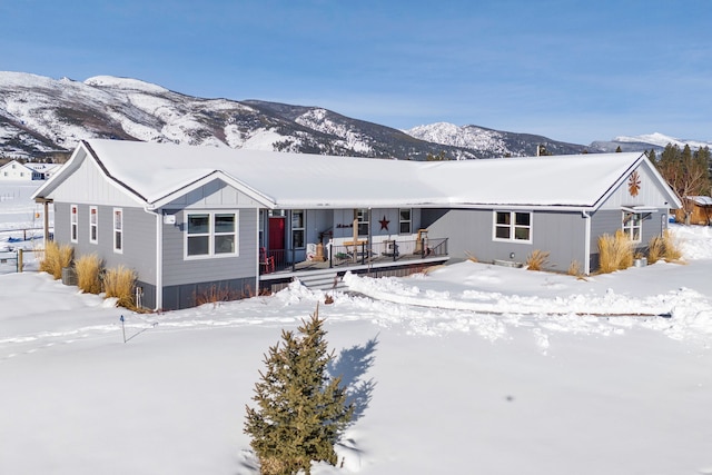 view of front of home featuring covered porch and a mountain view