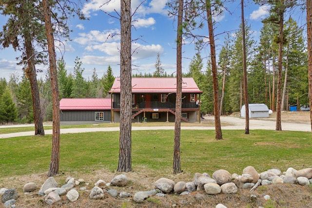 view of front facade featuring a front yard and metal roof