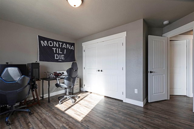 office area featuring wood finished floors and baseboards