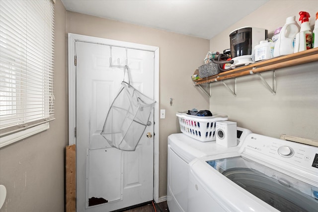 laundry room with laundry area and washing machine and dryer