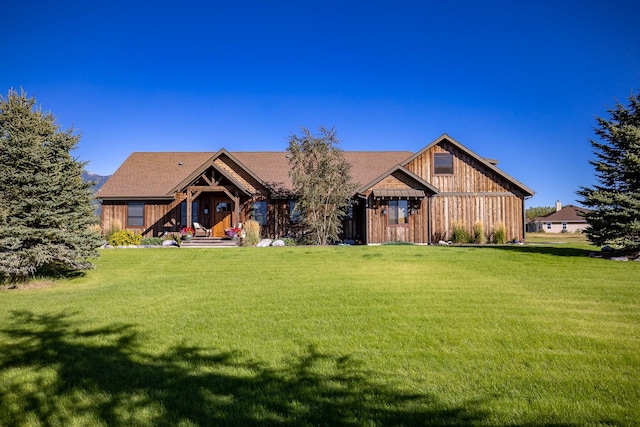 view of front of property featuring a front lawn