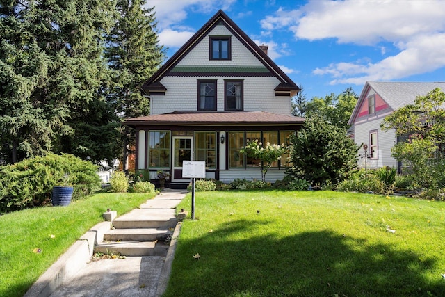 victorian-style house featuring a front yard