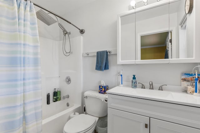 245 Olde Rd, Hamilton, MT 59840 - bathroom with shower / tub combo with curtain, vanity, and toilet