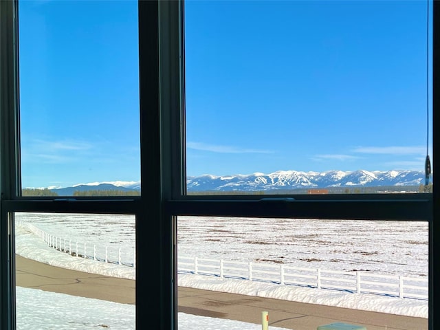 water view with a mountain view