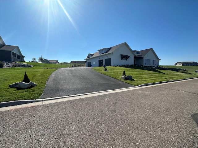 view of front of home featuring a front yard