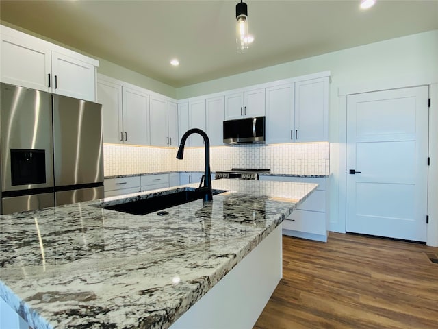 kitchen with dark wood-style floors, a sink, white cabinets, and stainless steel fridge with ice dispenser