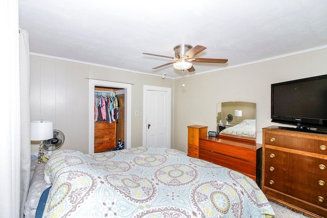 bedroom with ceiling fan, ornamental molding, and a closet