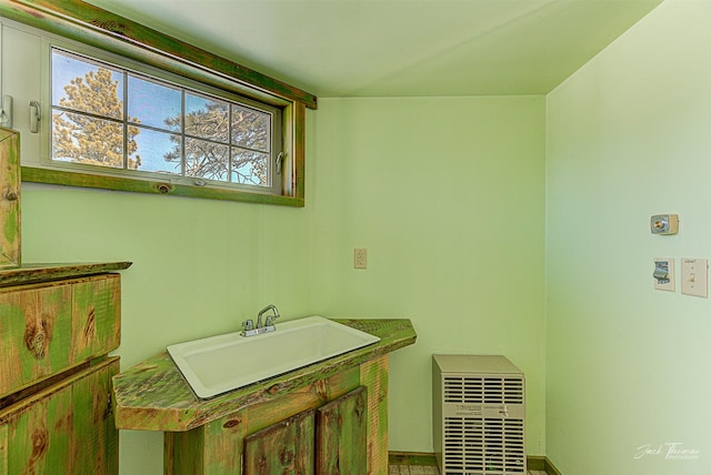 6220 Elkhorn Rd, Helena, MT 59602 - bathroom with a sink