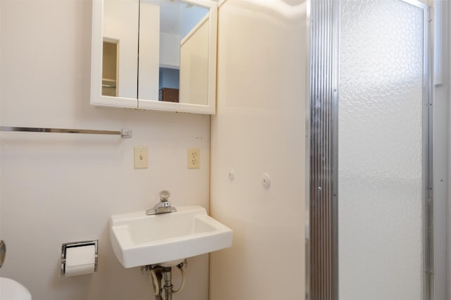 bathroom featuring a sink and toilet