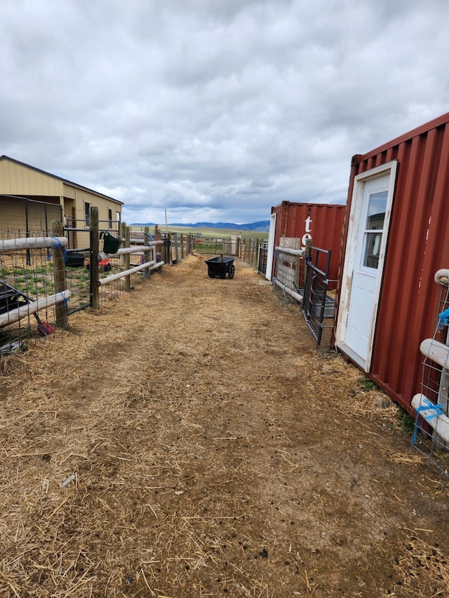 view of yard with an outdoor structure