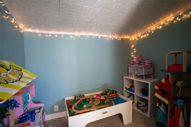 recreation room featuring carpet