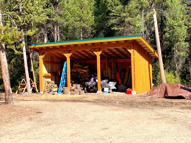 view of pole building featuring a carport