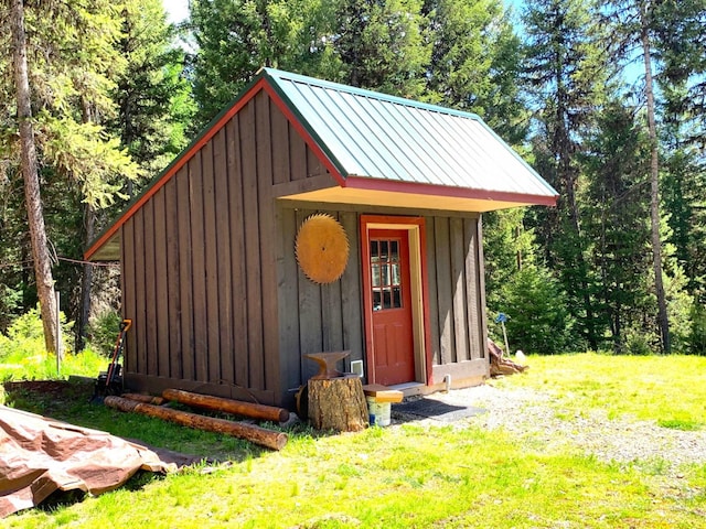 view of outdoor structure with an outdoor structure