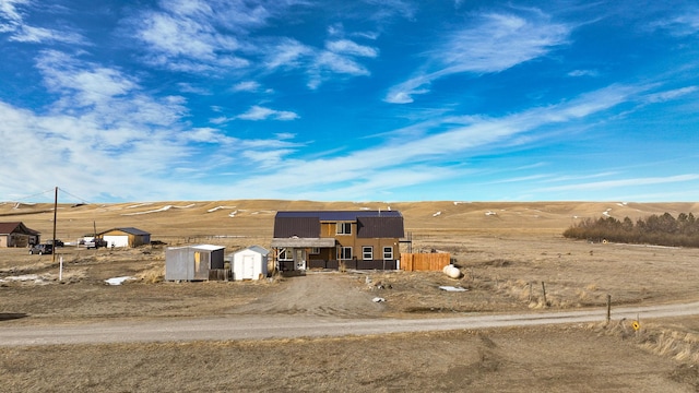 view of front of property featuring a mountain view