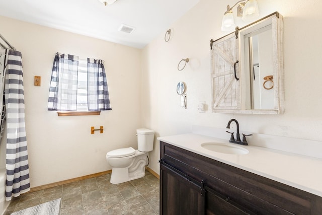 full bathroom with visible vents, vanity, toilet, and baseboards