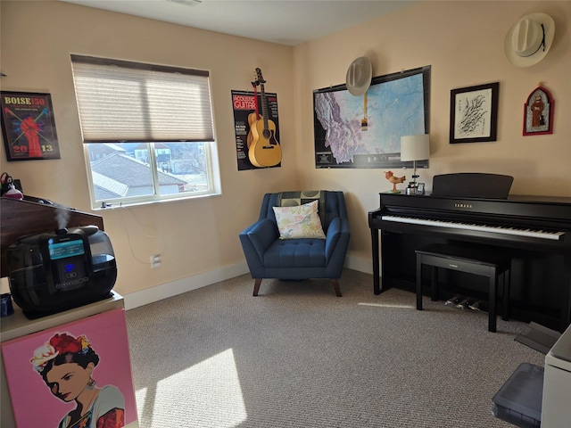 living area with carpet and baseboards