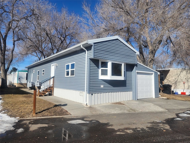 view of front of home featuring concrete driveway