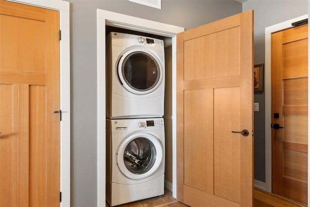 laundry area with laundry area and stacked washer / dryer