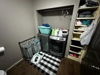 washroom featuring laundry area and baseboards